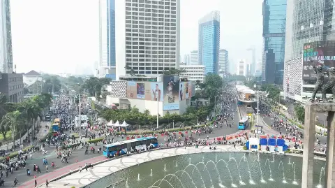Voting interaktif di LED videotron dalam kampanye OOH activation terintegrasi