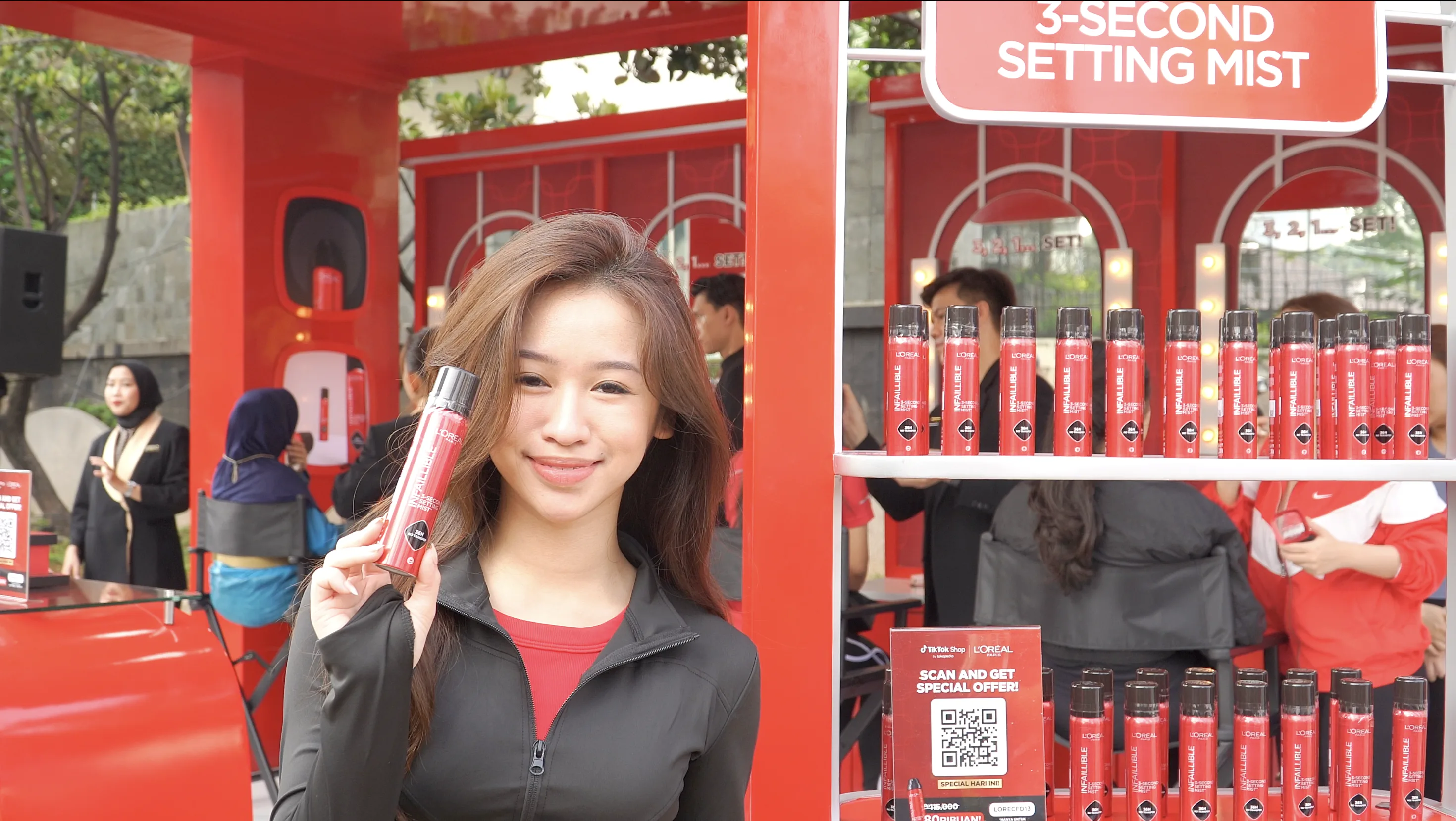Booth makeover L’Oréal Infaillible Setting Mist di CFD HI